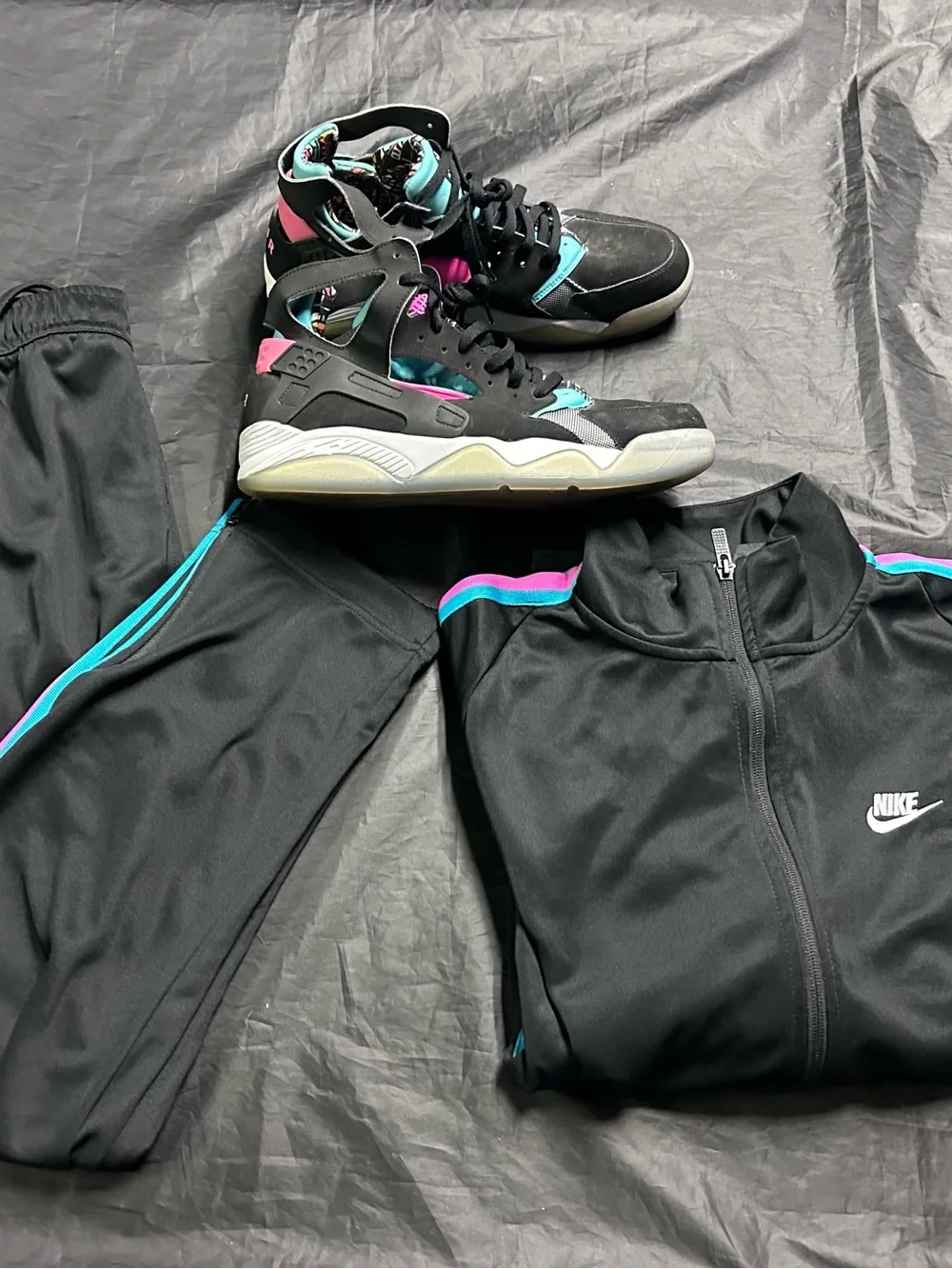 Nike Air Flight Men’s Huarache South Beach Size 12.5 Shoes an track suite combo.